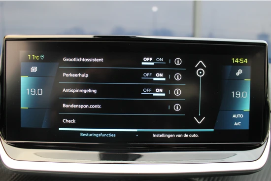 Peugeot e-2008 GT 50 kWh # | Panoramadak | 10" touchscreen i.p.v. 7" | Dodehoekbewaking | Stoelverwarming