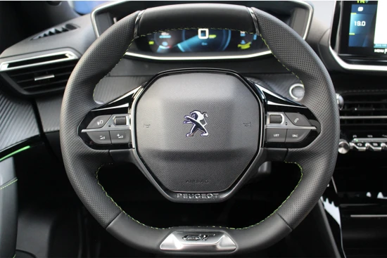 Peugeot e-2008 GT 50 kWh # | Panoramadak | 10" touchscreen i.p.v. 7" | Dodehoekbewaking | Stoelverwarming