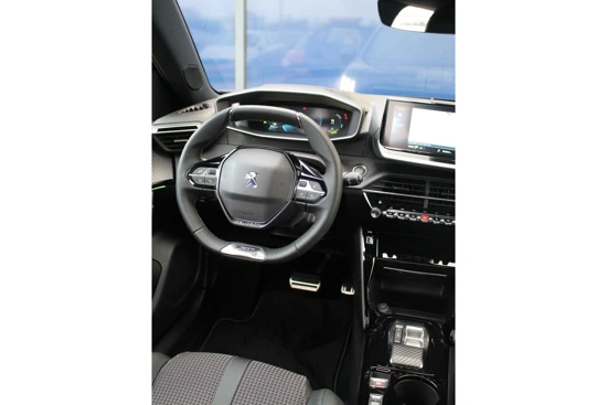 Peugeot e-2008 GT 50 kWh # | Panoramadak | 10" touchscreen i.p.v. 7" | Dodehoekbewaking | Stoelverwarming