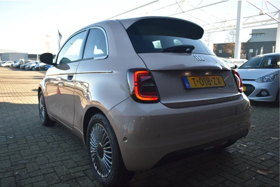 Fiat 500 3+1 42 kWh | VOORRAADACTIE! | Navigatie | Achteruitrijcamera | Climate Control | Parkeersensoren | Apple Carplay | Android Auto