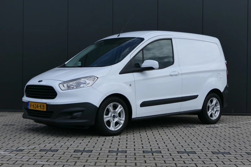 Ford Transit Courier 1.5 TDCI Trend | Navigatie | Camera | Climate Control | Betimmering | Lichtmetalen Velgen