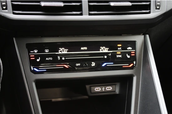 Volkswagen Taigo 1.0 TSI 110PK DSG Aut. R-Line Business | Navigatie | 18'' LMV | ACC | Stoelverwarming | Black Pakket | Camera
