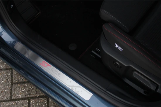 Ford Focus 1.0 EcoBoost Hybrid ST Line X | Direct rijden! |18 inch | Winterpack | Achteruitrijcamera | CruiseControl |