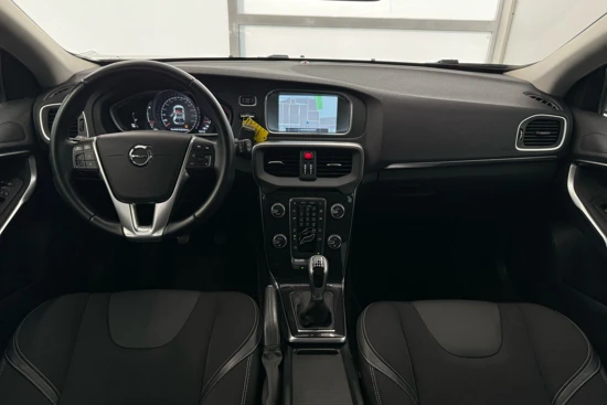 Volvo V40 2.0 T2 Nordic+ | Climate control | Verwarmde stoelen | Parkeerverwarming | Voorruitverwarming | Navigatie | Cruise control | Tre