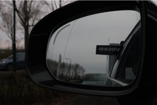 Volvo XC60 T6 AWD Recharge Inscription | Adaptieve Cruise Control | Pilot Assist | Camera | Stoelverwarming voor+achterin | Stuurwielverwar