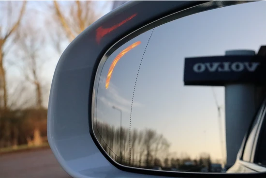 Volvo XC60 T6 AWD Recharge Inscription | Luchtvering | 360° Camera | Head-Up Display | Harman Kardon | Stoelventilatie | Adaptieve Cruise C