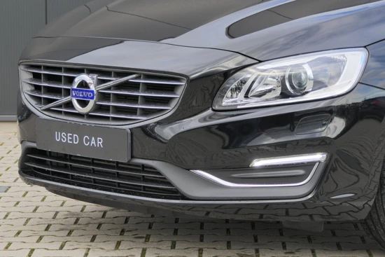 Volvo S60 2.0 T3 Nordic+ | Standkachel | Bi-Xenon | Trekhaak | Stoelverwarming |