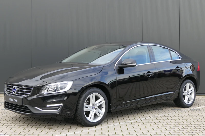 Volvo S60 2.0 T3 Nordic+ | Standkachel | Bi-Xenon | Trekhaak | Stoelverwarming |