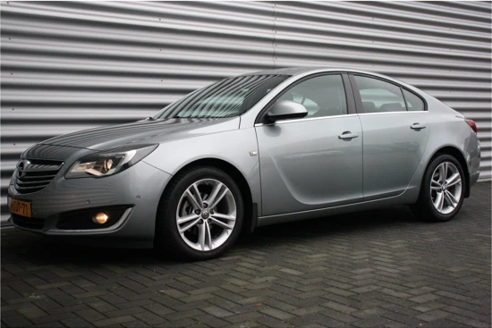 Opel Insignia 1.4 TURBO 140PK EDITION+ / NAVI / CLIMA / LED / PDC / AGR / 18" LMV / CAMERA / TREKHAAK / BLUETOOTH / CRUISECONTROL / NIEUWSTAAT