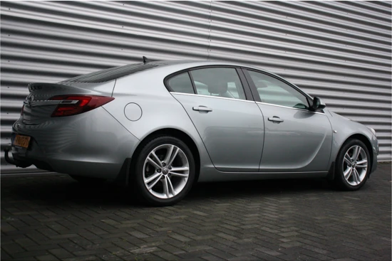 Opel Insignia 1.4 TURBO 140PK EDITION+ / NAVI / CLIMA / LED / PDC / AGR / 18" LMV / CAMERA / TREKHAAK / BLUETOOTH / CRUISECONTROL / NIEUWSTAAT