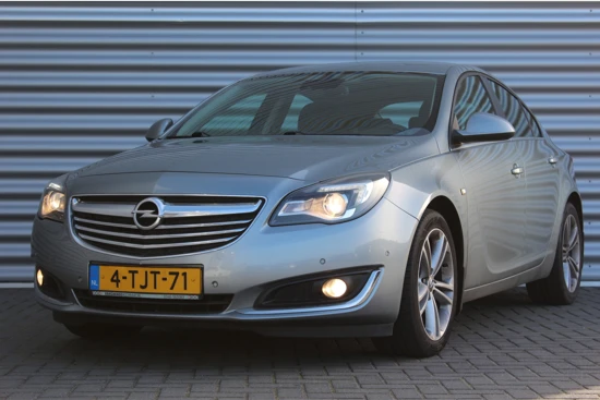 Opel Insignia 1.4 TURBO 140PK EDITION+ / NAVI / CLIMA / LED / PDC / AGR / 18" LMV / CAMERA / TREKHAAK / BLUETOOTH / CRUISECONTROL / NIEUWSTAAT