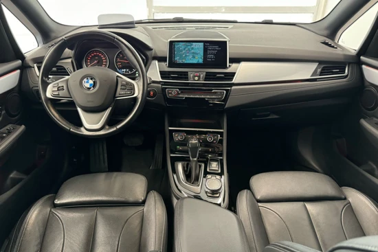 BMW 2 Serie Active Tourer 220i Luxury | Head-up display | Stoelverwarming | Navi | PDC voor + achter