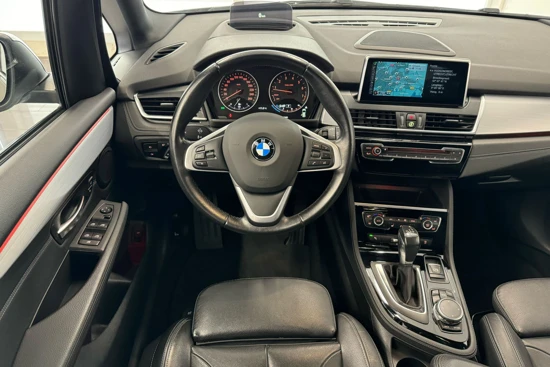 BMW 2 Serie Active Tourer 220i Luxury | Head-up display | Stoelverwarming | Navi | PDC voor + achter