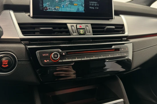 BMW 2 Serie Active Tourer 220i Luxury | Head-up display | Stoelverwarming | Navi | PDC voor + achter