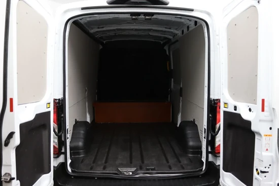 Ford Transit 330 2.0 TDCI L3H2 Trend 130pk | Navigatie | Camera | Trekhaak | Apple Carplay/ Android auto |