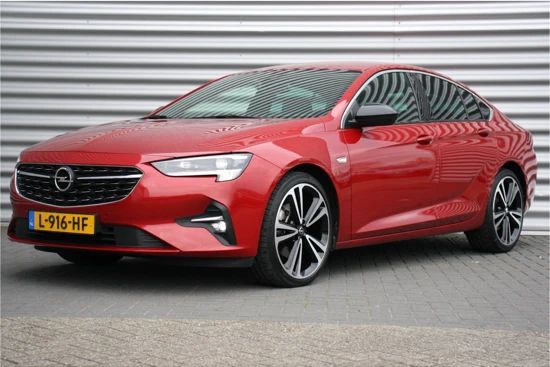 Opel Insignia GRAND SPORT 2.0 TURBO 200PK ULTIMATE AUTOMAAT / NAVI / LEDER / CLIMA / AGR / PDC / CAMERA / HUD / 20" LMV / BOSE / KEYLESS / LED