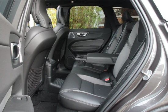 Volvo XC60 Recharge T6 AWD Ultimate Dark | Heico Sportiv uitlaat | Bowers&Wilkins audio | Head-Up Display | Memory stoelen | Schuif-/kantel