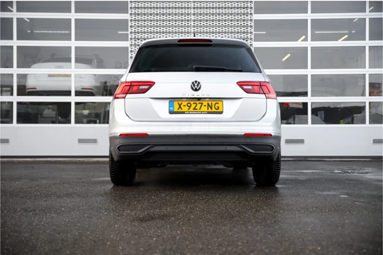 Volkswagen Tiguan 1.5 TSI Aut 150 Pk Life Business | Winterpakket | 19" LM | Navigatie | Carplay | All-Seasonbanden |