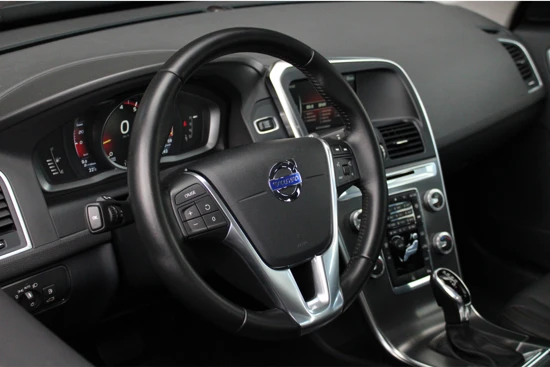 Volvo XC60 T5 Automaat Momentum | Cruise Control | Xenon | Navigatie | Elektrische achterklep | Trekhaak