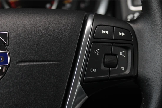 Volvo XC60 T5 Automaat Momentum | Cruise Control | Xenon | Navigatie | Elektrische achterklep | Trekhaak