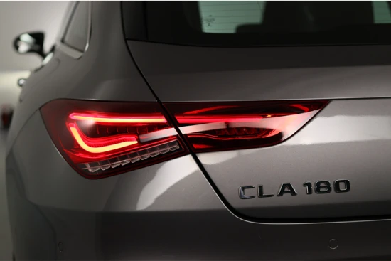 Mercedes-Benz CLA-Klasse Shooting Brake 180 Business Solution AMG | Sfeerverlichting | Wide-Screen | LED | Sportstoelen | Keyless | Stoelverwarming | Cli