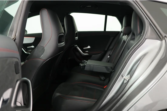Mercedes-Benz CLA-Klasse Shooting Brake 180 Business Solution AMG | Sfeerverlichting | Wide-Screen | LED | Sportstoelen | Keyless | Stoelverwarming | Cli
