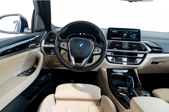 BMW iX3 High Executive 80 kWh | Panorama dak | El. Trekhaak | Adapt. LED | Shadow Line | Harman & Kardon |