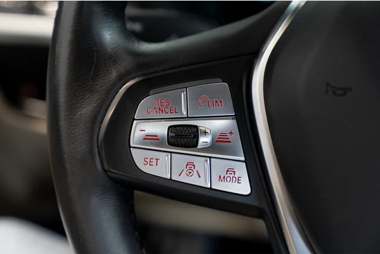 BMW iX3 High Executive 80 kWh | Panorama dak | El. Trekhaak | Adapt. LED | Shadow Line | Harman & Kardon |