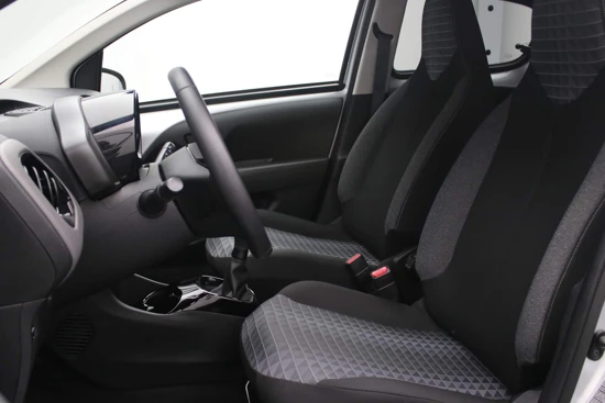 Peugeot 108 1.0 e-VTi Allure | Climate control | Navigatie | Donker glas | Camera | Pack city | Lichtmetalen velgen | etc