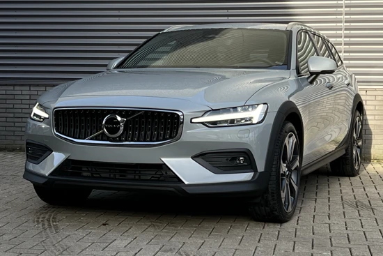 Volvo V60CC B5 AWD PLUS | 20" | INTELLISAFE | HK AUDIO | MEMORY | KEYLESS | PDC CAMERA |SPORTSTOELEN