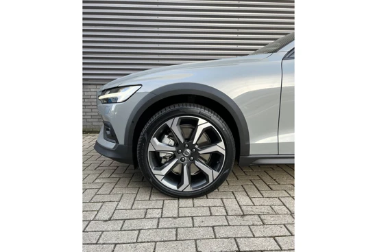 Volvo V60CC B5 AWD PLUS | 20" | INTELLISAFE | HK AUDIO | MEMORY | KEYLESS | PDC CAMERA |SPORTSTOELEN