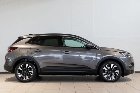 Opel Grandland X 1.2 Turbo Business Executive | Trekhaak | LED | Climate Controle | AGR Stoelen | Camera |