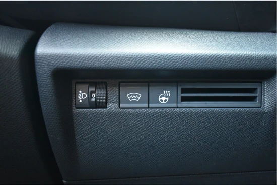 Citroën Ë-C4 Feel Pack 50 kWh 3 Fase DEMO-DEAL | €2000 SUBSIDIE! | Navigatie Pro | Stuur/Stoelverwarming | Half-Leder | Voorruitverwarming |