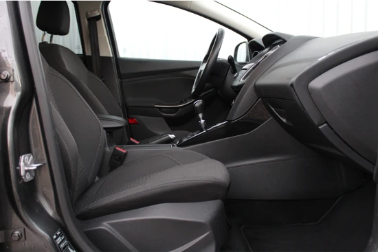 Ford Focus Wagon 1.0 EcoBoost Titanium | NL-Auto! | Camera | Voorruitverwarming | Navigatie | Apple Carplay/Android Auto | CruiseControl |