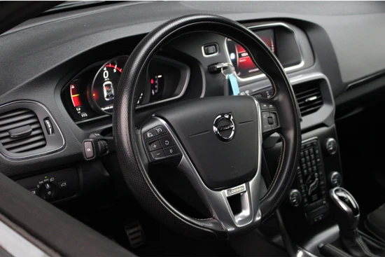 Volvo V40 T4 Polar+ Sport (R-Design) | Navigatie | Camera | PDC | Cruise Control | Stoelverwarming | LED | 17-Inch
