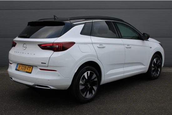 Opel Grandland 1.6T Hybrid 225pk Level 3