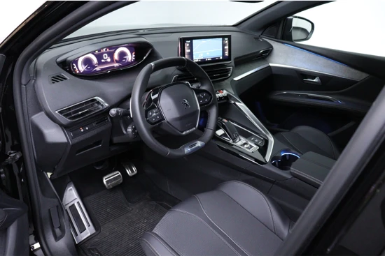 Peugeot 3008 1.2 130PK GT Automaat | Black Pack | Camera | Adaptieve Cruise | 19" Lichtmetaal | Trekhaak | Leder/Stof | Apple/Android Carplay