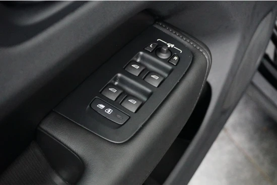 Volvo XC60 Recharge T6 AWD Plus Bright | BLIS | Pilot Assist | Camera | Trekhaak |