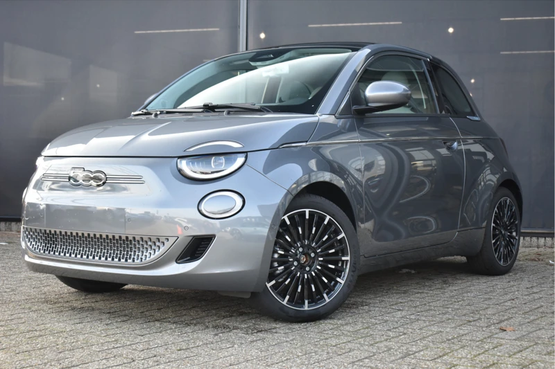 Fiat 500 EV La Prima 42 kWh 3 Fase VOORRAAD-ACTIE! €2000 SUBSIDIE! | Panoramadak | Leder | Navigatie Pro | Stoelverwarming | Adaptive Cru