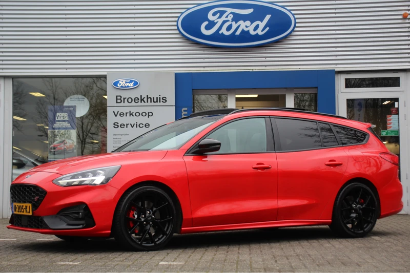 Ford Focus Wagon 2.3 EB 280PK ST-3 | PANODAK | PERFORMANCE | AFN. TREKHAAK | B&O | DEALER ONDERHOUDEN! | PARK SENS V+A | CAMERA | FULL LED