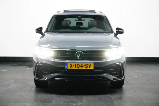 Volkswagen Tiguan 2.0 TSI DSG-7 190PK 4Motion R-Line | PANORAMADAK | TREKHAAK | BLACK STYLE | 20 INCH