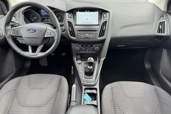 Ford Focus 1.0EB 125PK TITANIUM | VOL! | SCHUIF KANTEL DAK | XENON | STOELVERWARMING | TREKHAAK | BLIS | APPLE CARPLAY | CLIMATE CONTROL |