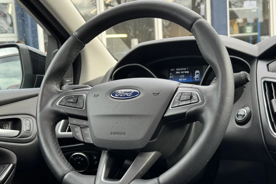 Ford Focus 1.0EB 125PK TITANIUM | VOL! | SCHUIF KANTEL DAK | XENON | STOELVERWARMING | TREKHAAK | BLIS | APPLE CARPLAY | CLIMATE CONTROL |