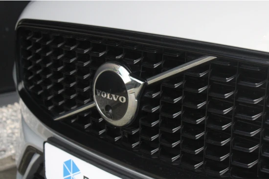 Volvo XC60 T6 Recharge AWD R-Design | Long Range | Luchtvering | Panoramadak | Full LED | Head-up | Trekhaak | 360-camera