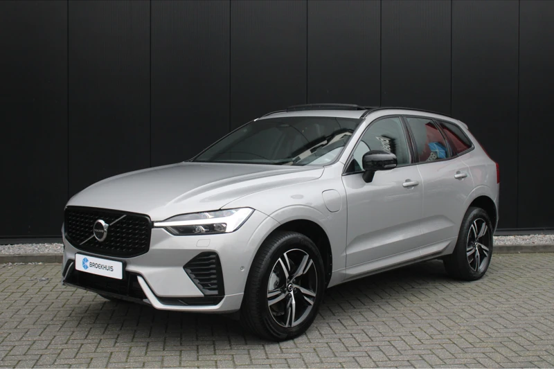 Volvo XC60 T6 Recharge AWD R-Design | Long Range | Luchtvering | Panoramadak | Full LED | Head-up | Trekhaak | 360-camera