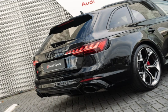 Audi RS4 Competition plus | Panorama dak | RS Sportuitlaat plus | 360 Camera | Comfort-key | Head-up | Assist. City & Park. | B&O