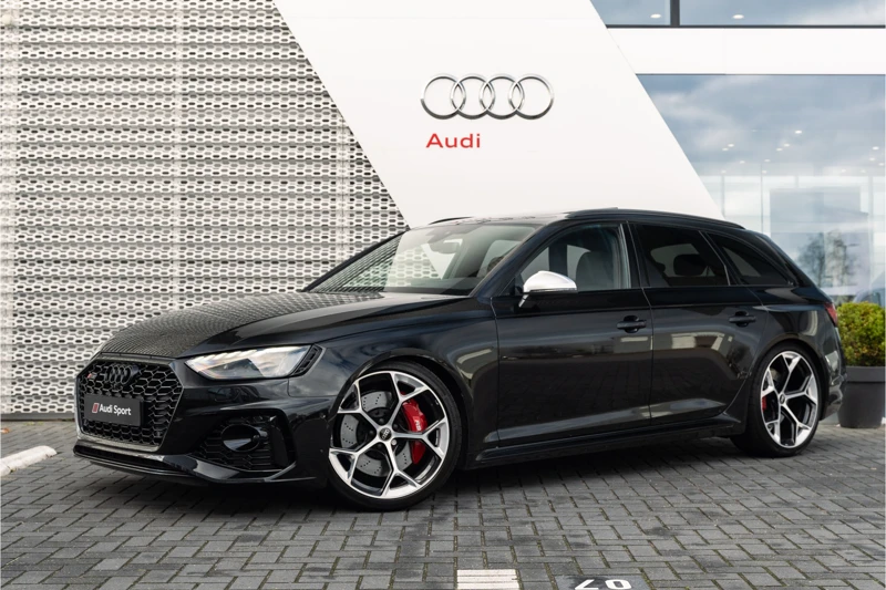 Audi RS4 Competition plus | Panorama dak | RS Sportuitlaat plus | 360 Camera | Comfort-key | Head-up | Assist. City & Park. | B&O