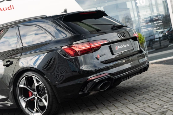 Audi RS4 Competition plus | Panorama dak | RS Sportuitlaat plus | 360 Camera | Comfort-key | Head-up | Assist. City & Park. | B&O