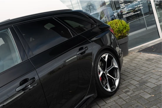 Audi RS4 Competition plus | Panorama dak | RS Sportuitlaat plus | 360 Camera | Comfort-key | Head-up | Assist. City & Park. | B&O