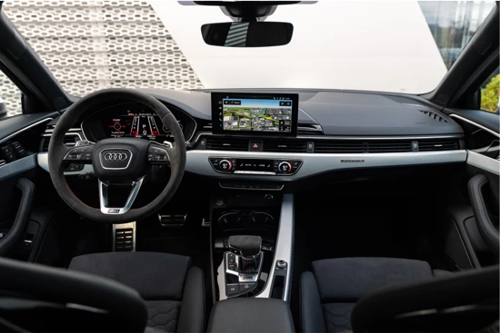 Audi RS4 Competition plus | Panorama dak | RS Sportuitlaat plus | 360 Camera | Comfort-key | Head-up | Assist. City & Park. | B&O